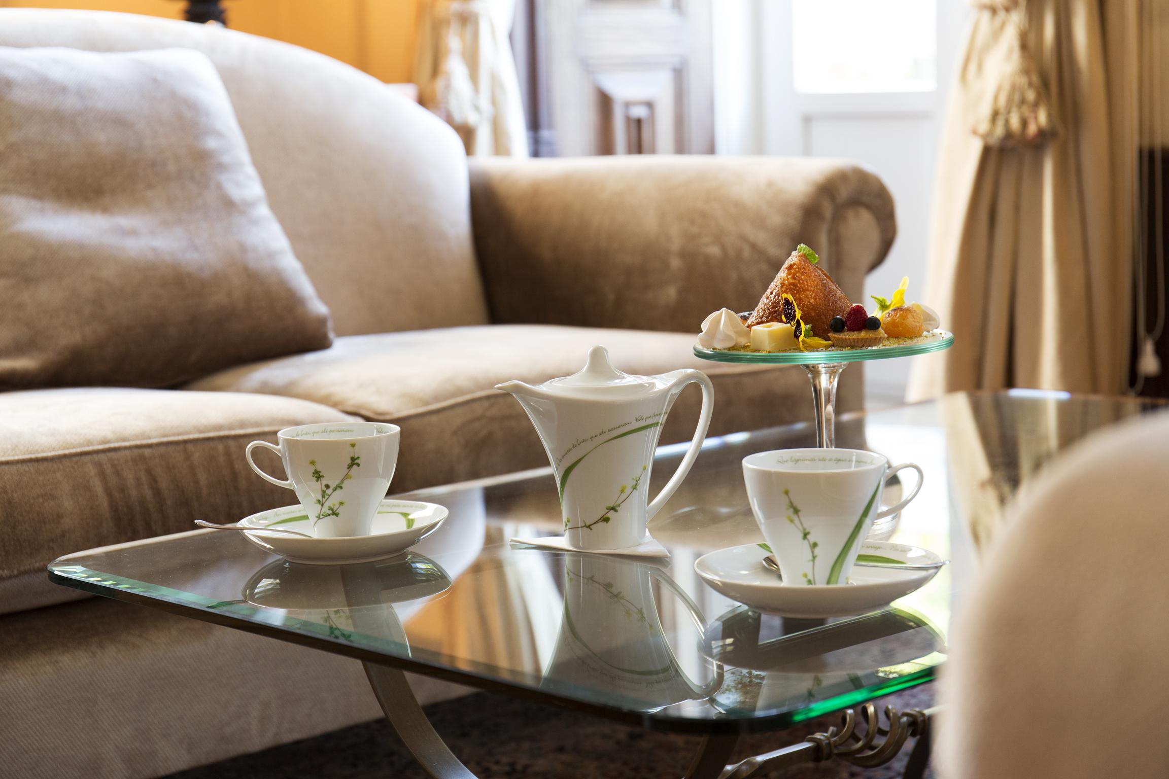 Hotel Quinta Das Lagrimas - Small Luxury Hotels Coimbra Exterior photo Tea time at the hotel