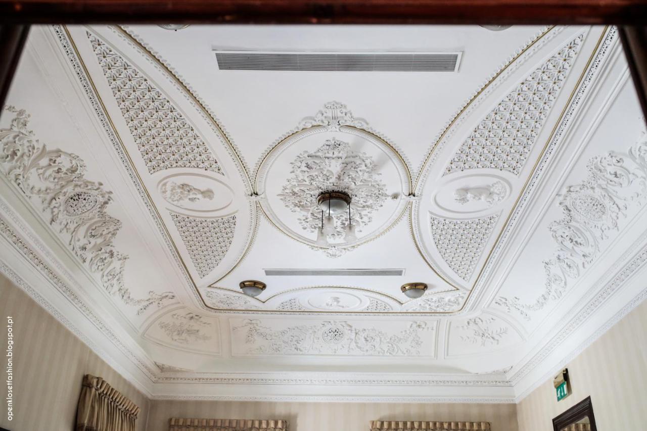 Hotel Quinta Das Lagrimas - Small Luxury Hotels Coimbra Exterior photo The ceiling of the main hall