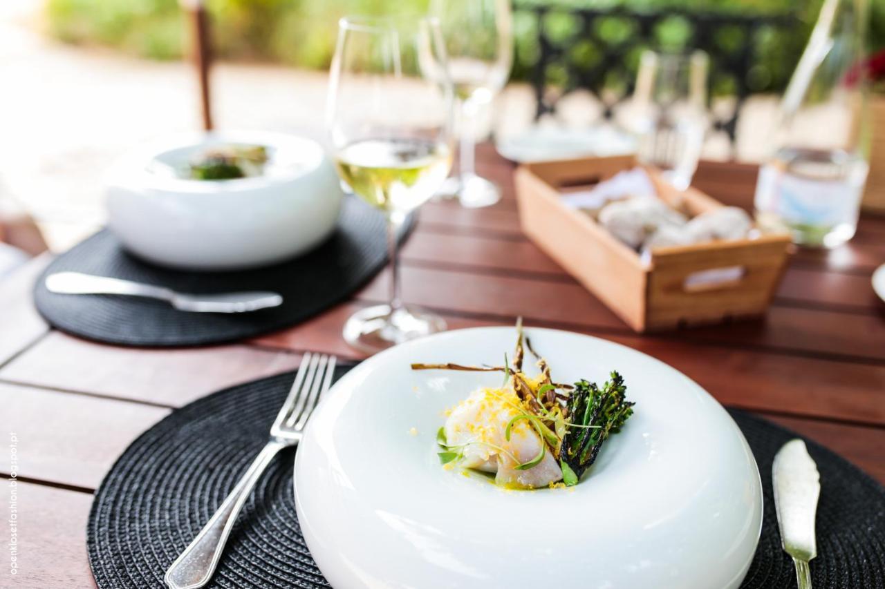 Hotel Quinta Das Lagrimas - Small Luxury Hotels Coimbra Exterior photo A meal at the restaurant