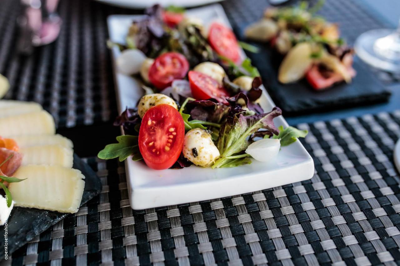 Hotel Quinta Das Lagrimas - Small Luxury Hotels Coimbra Exterior photo A salad with mozzarella cheese