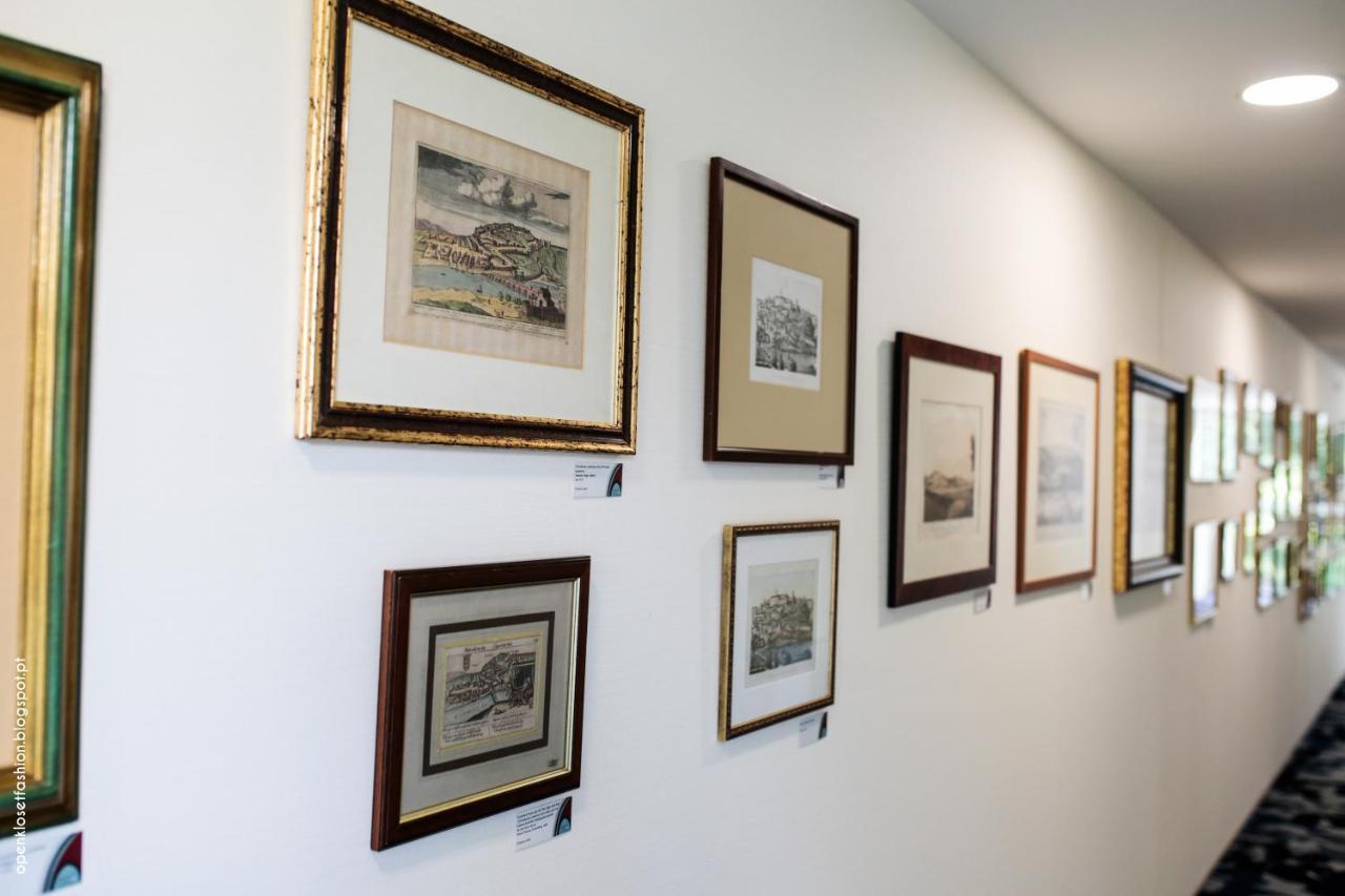 Hotel Quinta Das Lagrimas - Small Luxury Hotels Coimbra Exterior photo Artwork on display at the National Maritime Museum