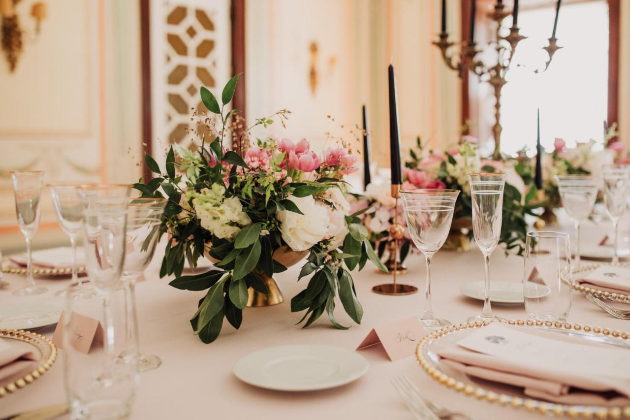 Hotel Quinta Das Lagrimas - Small Luxury Hotels Coimbra Exterior photo A table centerpiece