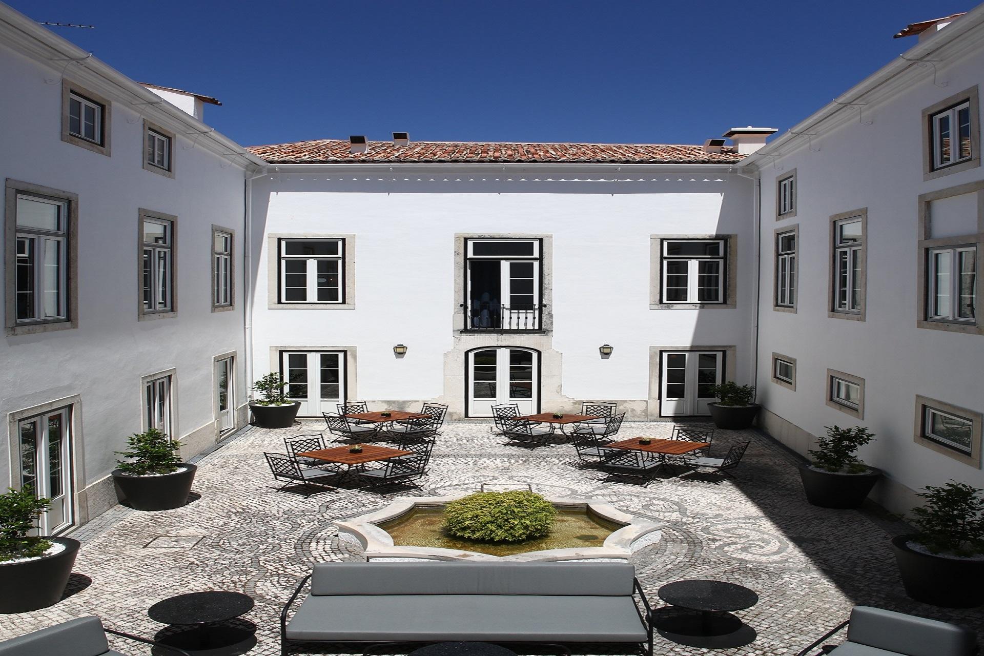 Hotel Quinta Das Lagrimas - Small Luxury Hotels Coimbra Exterior photo The courtyard of the Pousada de Óbidos