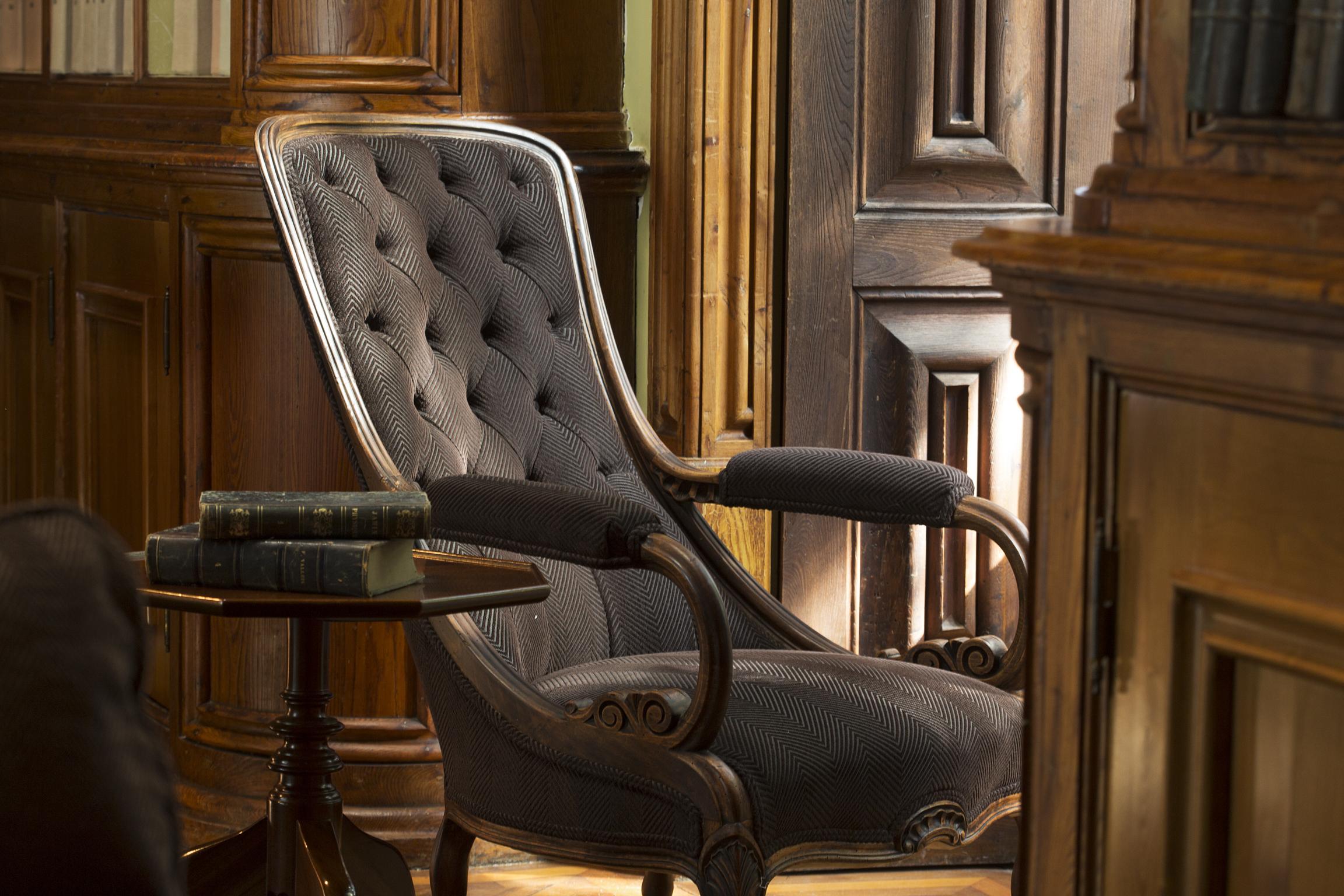 Hotel Quinta Das Lagrimas - Small Luxury Hotels Coimbra Exterior photo A chair in the library