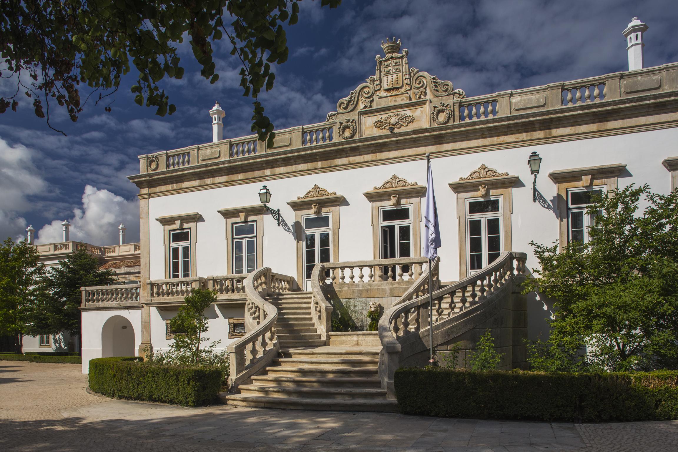 Hotel Quinta Das Lagrimas - Small Luxury Hotels Coimbra Exterior photo The front facade of the University of Évora